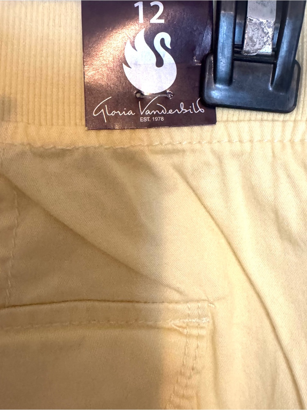 NWT Gloria Vanderbilt LANA Yellow Cargo Shorts SIZE: 12    #3 - Picture 7 of 10